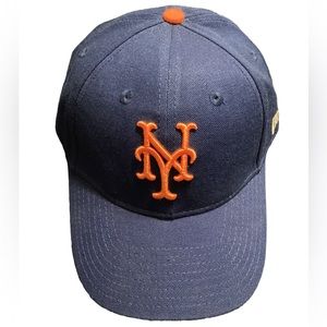 Mets embroidered baseball hat. New Era, one size.